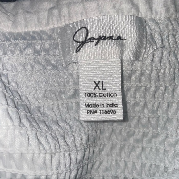 Japna White Blouse with Floral Embroidery - Picture 3 of 5